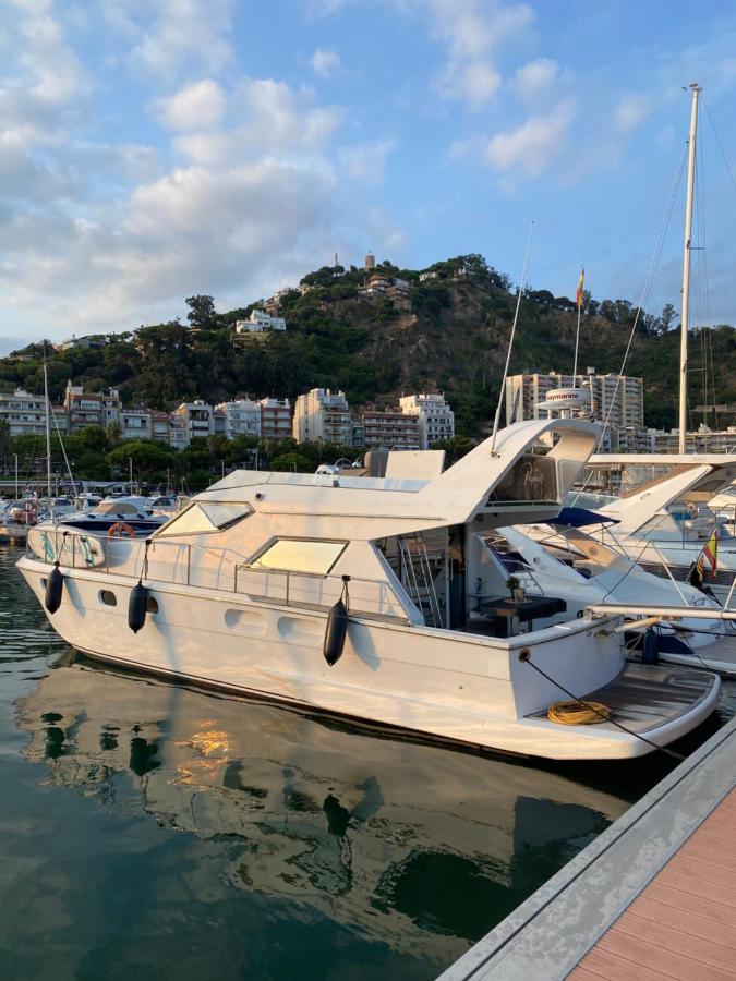 Barco Muy Romantico Con Parking! Sant Adria de Besos Ngoại thất bức ảnh
