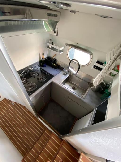 Barco Muy Romantico Con Parking! Sant Adria de Besos Ngoại thất bức ảnh