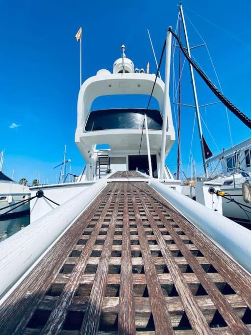 Barco Muy Romantico Con Parking! Sant Adria de Besos Ngoại thất bức ảnh