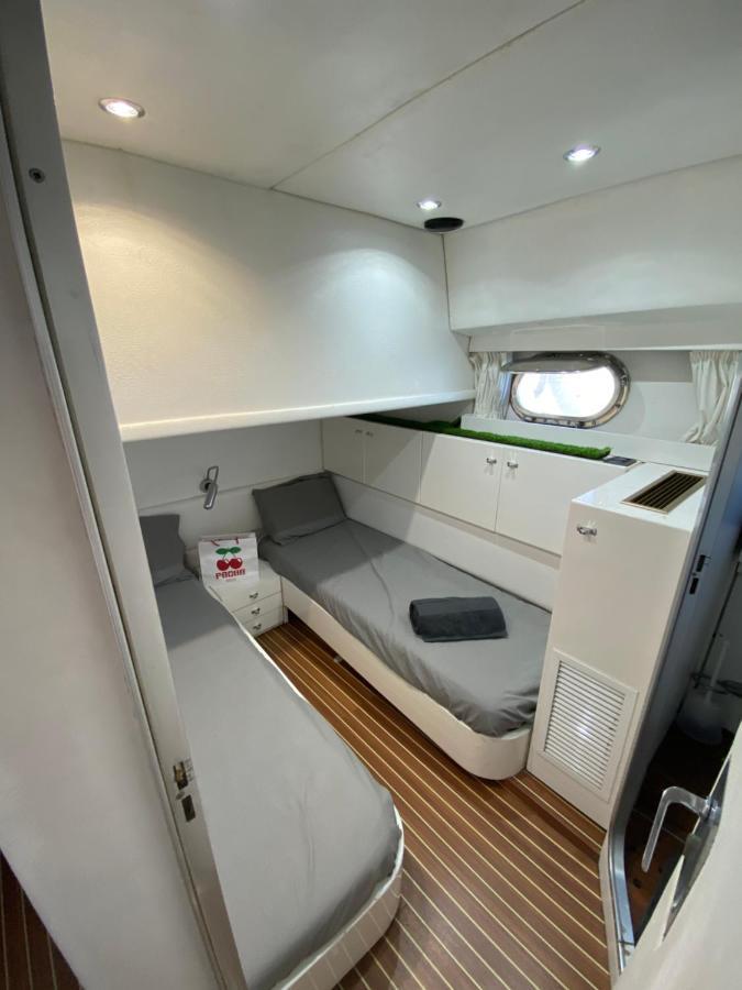 Barco Muy Romantico Con Parking! Sant Adria de Besos Ngoại thất bức ảnh