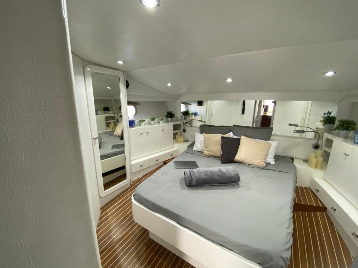Barco Muy Romantico Con Parking! Sant Adria de Besos Ngoại thất bức ảnh